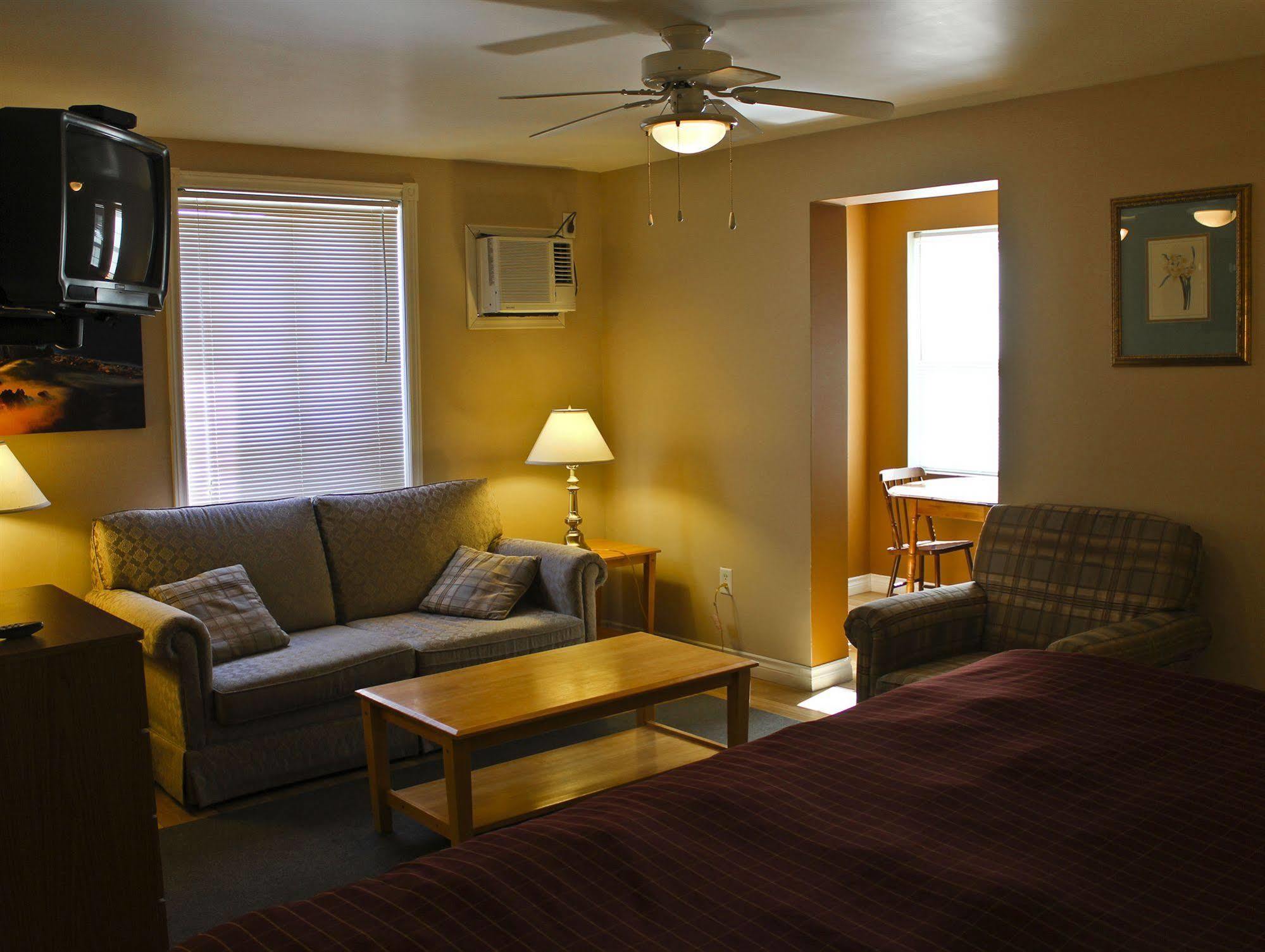 Midtown Motel & Suites Moncton Exterior foto